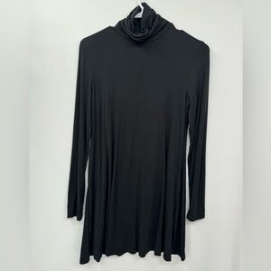 Lock & Love Medium Tunic Top Women‎ Black Turtleneck Long Sleeve Swing Hem USA